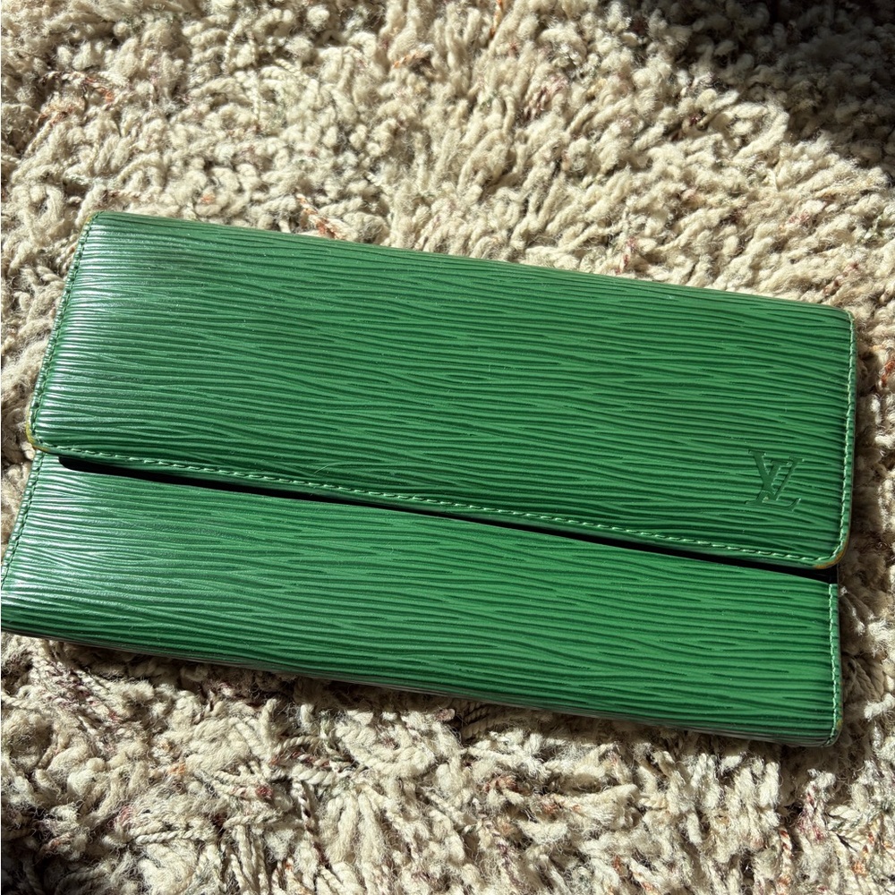 Louis Vuitton Vibrant Green Epi Leather Wallet